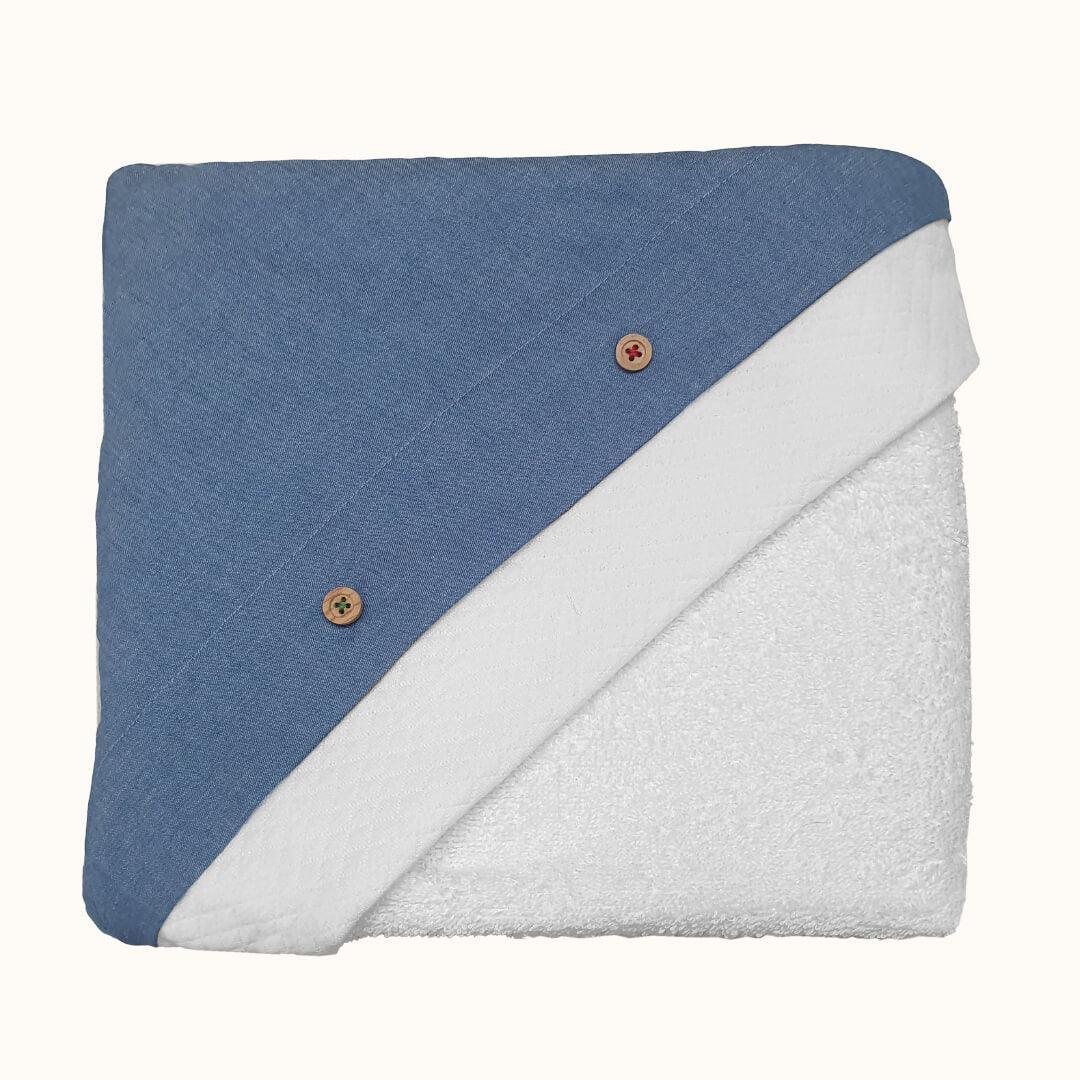 toalha de banho para bebé branco e azul com capuz e botões decorativos